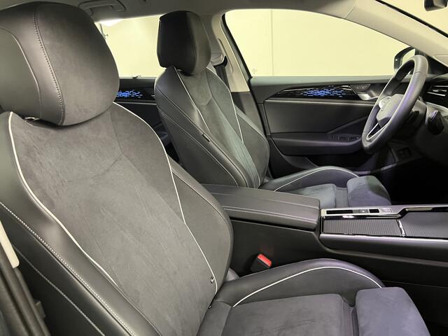 Volkswagen PASSAT Variant 1.5 eHybrid Elegance Business 204 PK Model 2025 Camera / Head Up / Trekhaak / IQ.Light / Park Assist / Airco