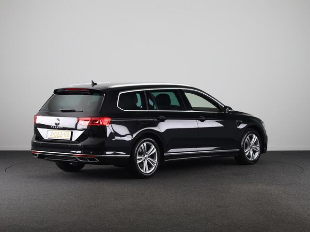 Volkswagen PASSAT Variant 1.5 TSI R-Line Business 150 PK DSG | Verlengde garantie | Navigatie | Parkeercamera |