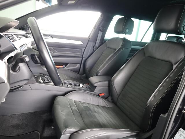 Volkswagen PASSAT Variant 1.5 TSI R-Line Business 150 PK DSG | Verlengde garantie | Navigatie | Parkeercamera |