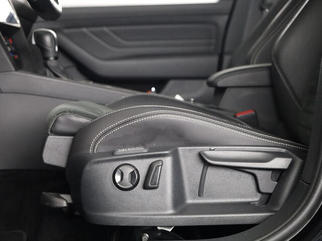 Volkswagen PASSAT Variant 1.5 TSI R-Line Business 150 PK DSG | Verlengde garantie | Navigatie | Parkeercamera |