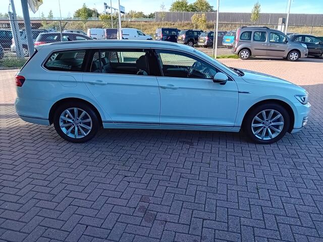 Volkswagen PASSAT Variant 1.4 TSI GTE Highline Automaat Hybride, Airco(automatisch), Multimediasysteem, Bluetooth, Navigatie, Parkeersensoren, Stoelverwarming, Cruise control adaptief, Dimlicht automatisch,Comfortstoel, Keyless go, Elektrische ramen en spiegels, Zeer nette