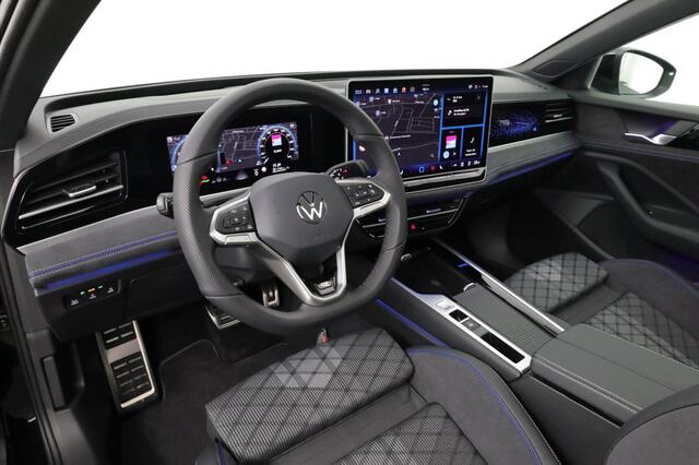 Volkswagen PASSAT Variant 1.5 eTSI 150 pk DSG R-Line Business | Black Style | Panoramadak | Trekhaak | IQ Light | Head-up display | Standkachel | Keyless | Rondomzicht camera | Navigatie | 18 inch | ACC