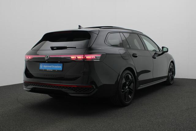 Volkswagen PASSAT Variant 1.5 eTSI 150 pk DSG R-Line Business | Black Style | Panoramadak | Trekhaak | IQ Light | Head-up display | Standkachel | Keyless | Rondomzicht camera | Navigatie | 18 inch | ACC