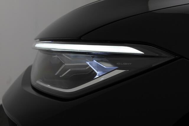 Volkswagen PASSAT Variant 1.5 eTSI 150 pk DSG R-Line Business | Black Style | Panoramadak | Trekhaak | IQ Light | Head-up display | Standkachel | Keyless | Rondomzicht camera | Navigatie | 18 inch | ACC