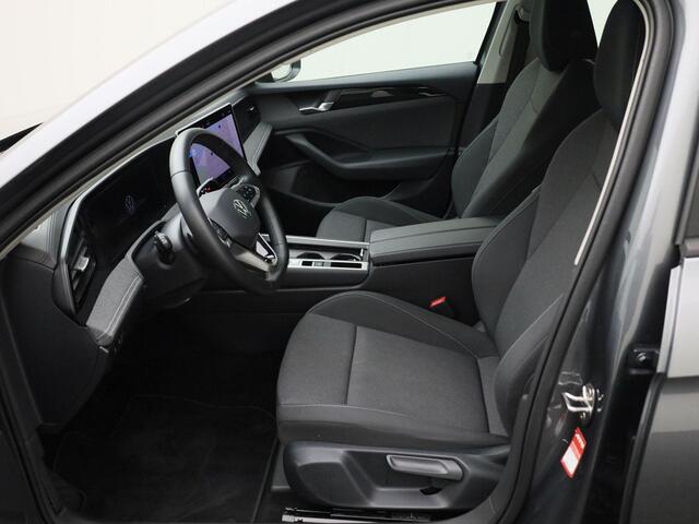 Volkswagen PASSAT Variant 1.5eTSI/150PK DSG · Navigatie · Stoel-& stuurverwarming · Apple/Android Car Play · Garantie tot juni 2026