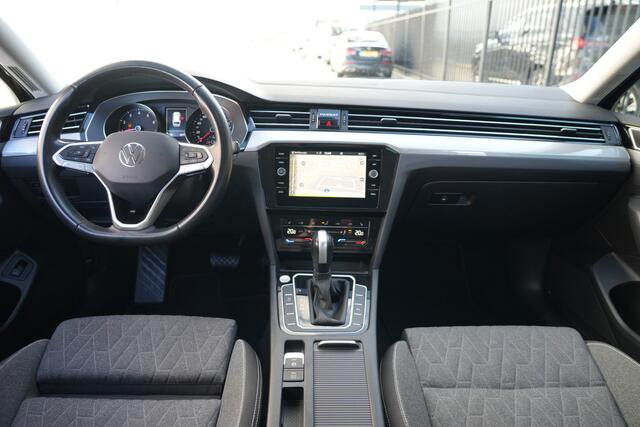 Volkswagen PASSAT Variant 1.5 eTSI Business Navigatie/Trekhaak/Parkeersensoren