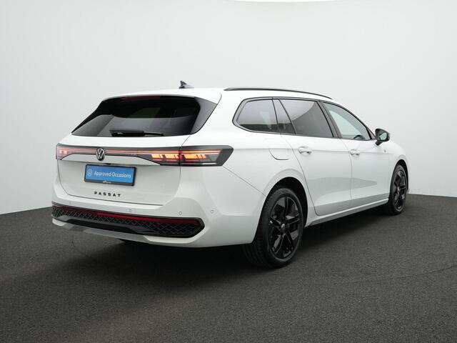 Volkswagen PASSAT Variant 1.5 eHybrid 272 pk DSG R-Line Edition | IQ Light | Harman Kardon sound | Head-up Display | Black Style | 19 inch