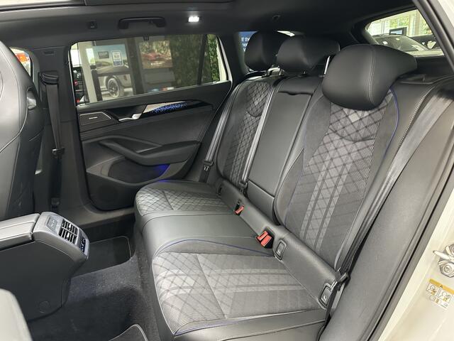Volkswagen PASSAT 1.5 eHybrid R-Line Business 272PK Trekhaak, 360 graden Camera, D