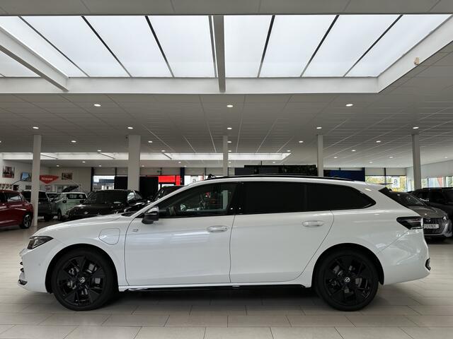 Volkswagen PASSAT 1.5 eHybrid R-Line Business 272PK Trekhaak, 360 graden Camera, D