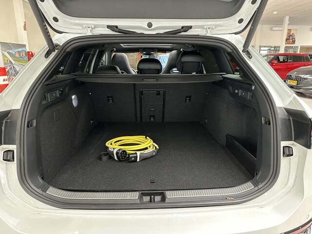 Volkswagen PASSAT 1.5 eHybrid R-Line Business 272PK Trekhaak, 360 graden Camera, D
