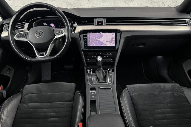 Volkswagen PASSAT Variant 1.5 TSI R-Line Business + | Camera | Panoramadak | Stoelverwarming | Parkeersensoren