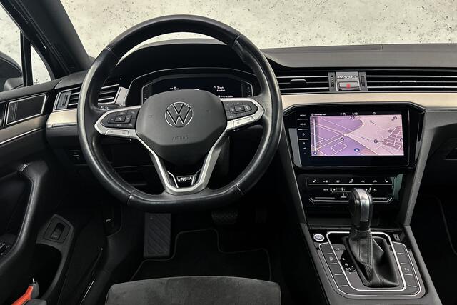 Volkswagen PASSAT Variant 1.5 TSI R-Line Business + | Camera | Panoramadak | Stoelverwarming | Parkeersensoren