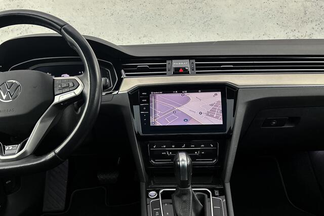 Volkswagen PASSAT Variant 1.5 TSI R-Line Business + | Camera | Panoramadak | Stoelverwarming | Parkeersensoren