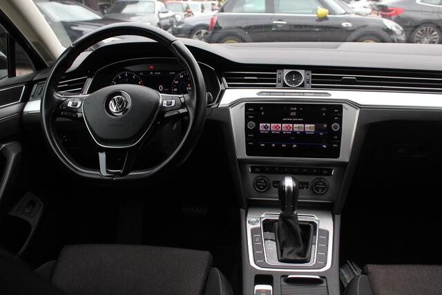 Volkswagen PASSAT Variant 1.4 TSI ACT Comfortline / Trekhaak / Camera / Navigatie / 17'' / Stoelverwarming / DAB / ACC