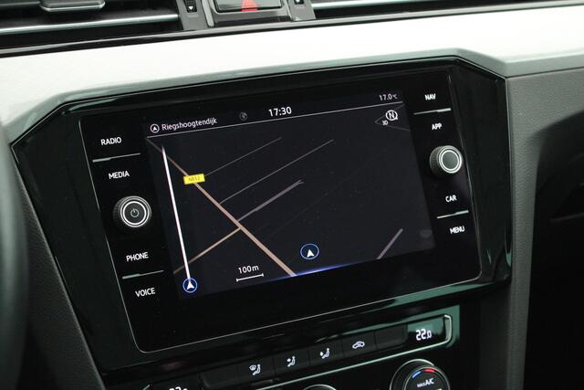 Volkswagen PASSAT Variant 1.6 TDI 120PK DSG Comfort Business Trekhaak Keyless Navigatie Adaptive Cruise