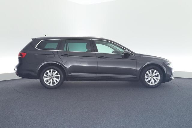 Volkswagen PASSAT Variant 1.6 TDI 120PK DSG Comfort Business Trekhaak Keyless Navigatie Adaptive Cruise