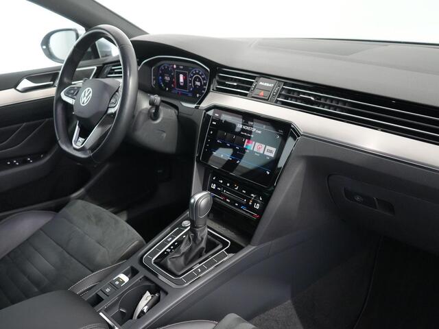 Volkswagen PASSAT Variant 1.5 TSI R-Line Business + | Matrix | Leer | Carplay | Camera | 18inch |