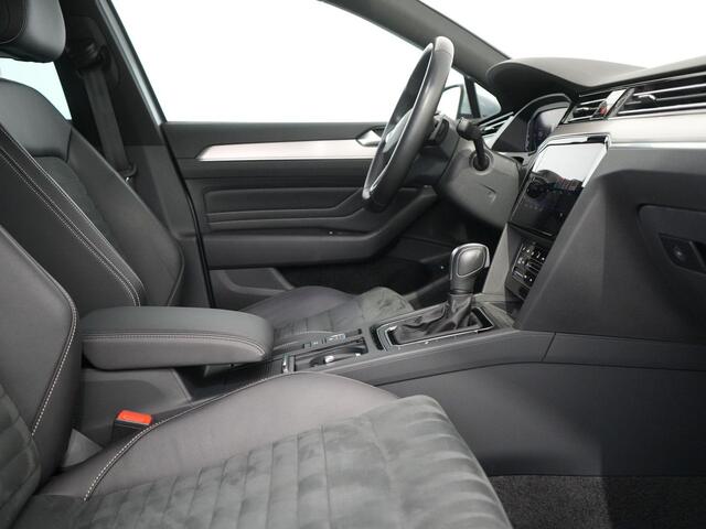 Volkswagen PASSAT Variant 1.5 TSI R-Line Business + | Matrix | Leer | Carplay | Camera | 18inch |