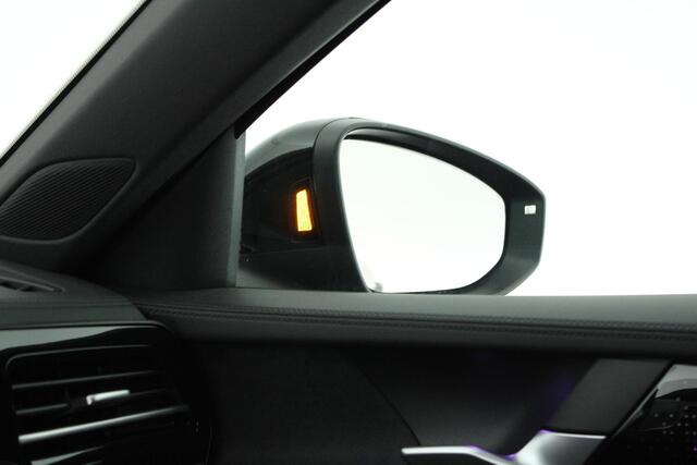 Volkswagen PASSAT Variant 1.5 272pk eHybrid R-Line Edition Trekhaak 360Camera Head-Up Panoramadak Keyless Massage Navigatie