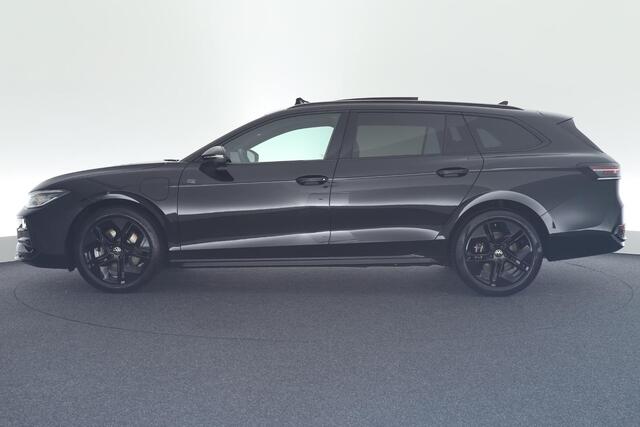 Volkswagen PASSAT Variant 1.5 272pk eHybrid R-Line Edition Trekhaak 360Camera Head-Up Panoramadak Keyless Massage Navigatie