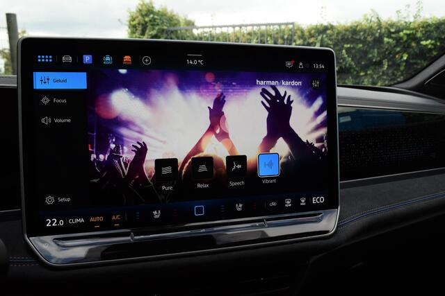 Volkswagen PASSAT Variant 1.5 eTSI R-Line / Puglia/ Virtual Cockpit Plus/ Panoramadak/ Trekhaak/ 200kW (272PK)