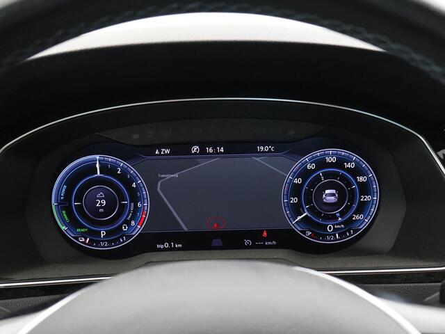 Volkswagen PASSAT Variant 1.4 TSI GTE 218 PK HIGHLINE AUT. + TREKHAAK | PANORAMA | VIRTUAL COCKPIT | CARPLAY | 18 INCH