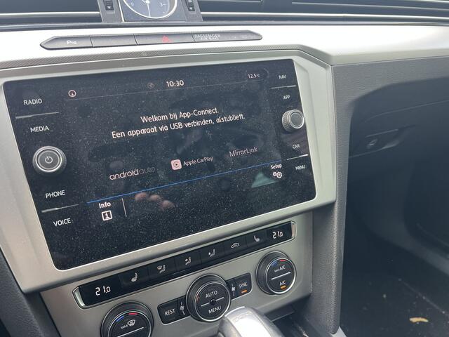 Volkswagen PASSAT Variant 1.4 TSI ACT Highline Business R | Nieuw Binnen! | Automaat | Virtual dash | APK 01-09-2026