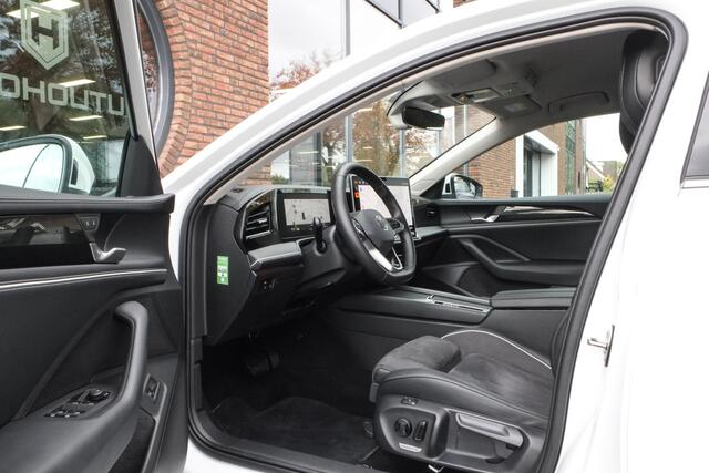 Volkswagen PASSAT Variant 1.5 eHybrid Elegance Business Trekhaak, Headup display, 360° Camera