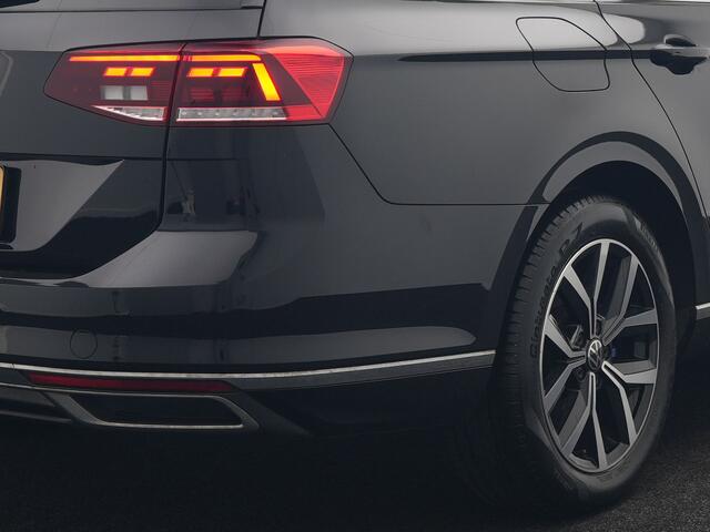 Volkswagen PASSAT Variant 1.4 TSI GTE Business Plug In Hybrid 218pk Dealer O.H PHEV | Trekhaak Af Fabriek | Panodak | Adaptive Cruise | Camera | Alcantara Sportstoelen Massage & Verwarmd | Apple Carplay | Navigatie | Keyless | Virtual | DAB |