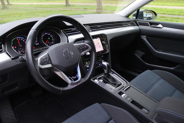 Volkswagen PASSAT Variant 1.4 TSI PHEV 160kW GTE LED/ACC/Navi/App-Connect/17"/Trekhaak afneembaar