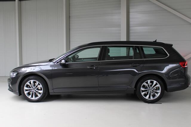 Volkswagen PASSAT Variant 1.5 TSI DSG Navigatie | Camera | Ergocomfort Stoel | Lichtmetalen Velgen