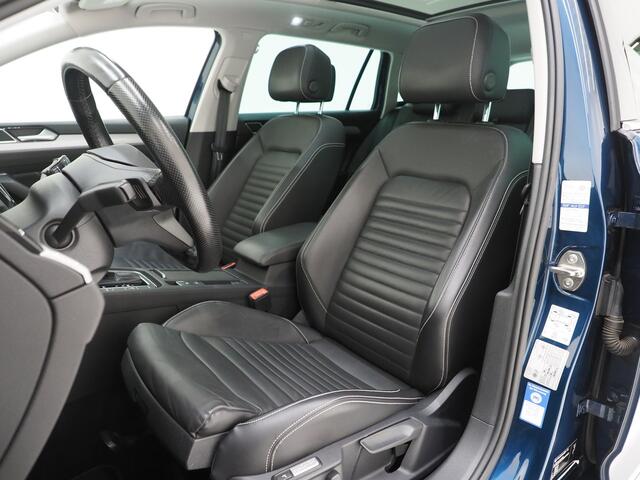 Volkswagen PASSAT Variant 1.4 TSI PHEV GTE R-Line | Panoramadak | Trekhaak | Massage | Adaptive Cruise | Camera | Carplay