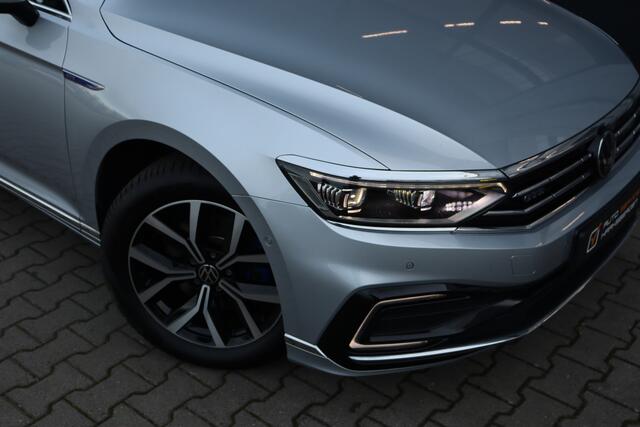 Volkswagen PASSAT Variant 1.4 TSI PHEV GTE Business | Pano | Trekhaak | Camera |