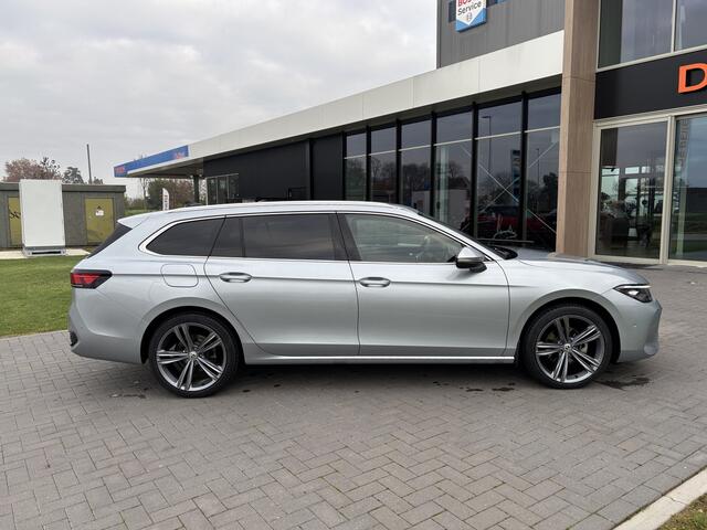 Volkswagen PASSAT Variant 1.5 eTSI 150pk Elegance Trekh. I Navigatie I Camera