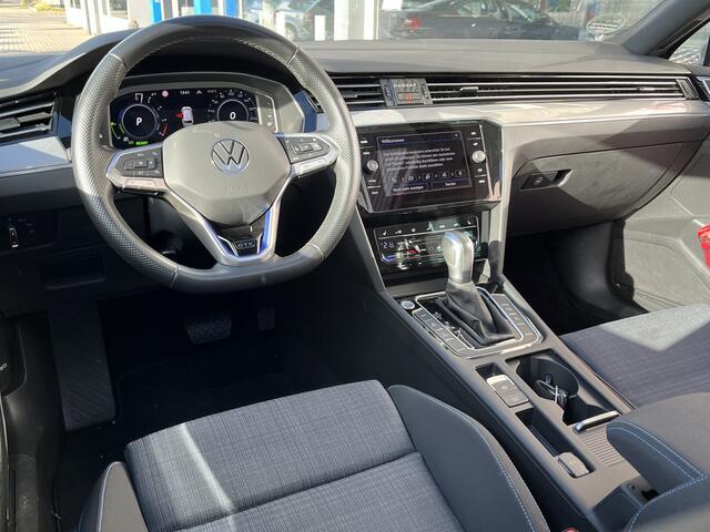 Volkswagen PASSAT Variant 1.4 TSI PHEV GTE Business / AUTOMAAT/ PANO/ ELEKTR. TREKHAAK/ APP-CONNECT/ DIGITAL DASH/ ADAPT. CRUISE/ RIJ-MODI/ STOEL-STUUR VERWARM./ LED