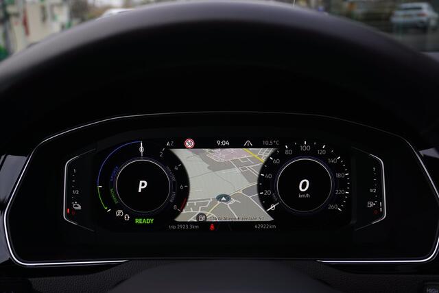 Volkswagen PASSAT Variant 1.4 TSI PHEV GTE Business | Nappa Leder | Pano | Trekhaak | Camera | Navi | Head-up | ACC | 18"