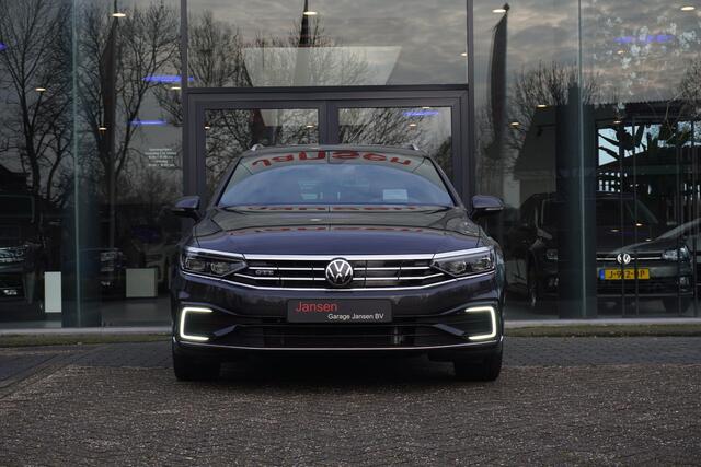 Volkswagen PASSAT Variant 1.4 TSI PHEV GTE Business | Nappa Leder | Pano | Trekhaak | Camera | Navi | Head-up | ACC | 18"