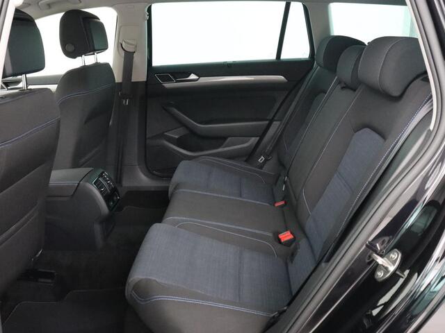 Volkswagen PASSAT 1.4 TSI PHEV GTE | 360 Camera | Stoelverwarming | Massage | Carplay | Matrix LED | Side Assist | Adaptief Onderstel | 18'' | Navigatie | Parkeerhulp | Adaptive cruise | Plug In