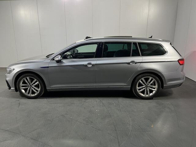 Volkswagen PASSAT Variant 1.4 TSI PHEV GTE Business / AUTOMAAT/ PANO/ TREKHAAK/ ALCANTARA/ APP-CONNECT/ LED/ PARK. SENSOREN + CAMERA/ RIJ-MODI/ DIGITAL DASH/ ADAPT. CRUISE/ 18" LMV/ STOEL VERWARM.