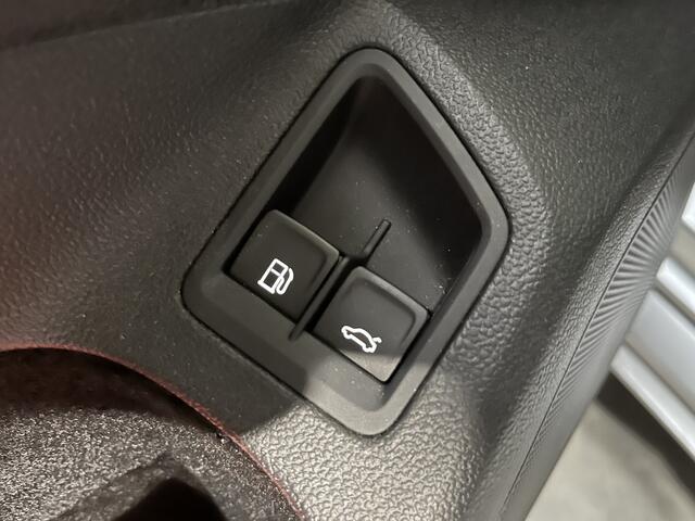 Volkswagen PASSAT Variant 1.4 TSI PHEV GTE Business / AUTOMAAT/ PANO/ TREKHAAK/ ALCANTARA/ APP-CONNECT/ LED/ PARK. SENSOREN + CAMERA/ RIJ-MODI/ DIGITAL DASH/ ADAPT. CRUISE/ 18" LMV/ STOEL VERWARM.