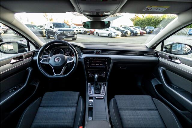 Volkswagen PASSAT Variant 1.5 TSI Comfort Business | Pano | Camera | Trekhaak