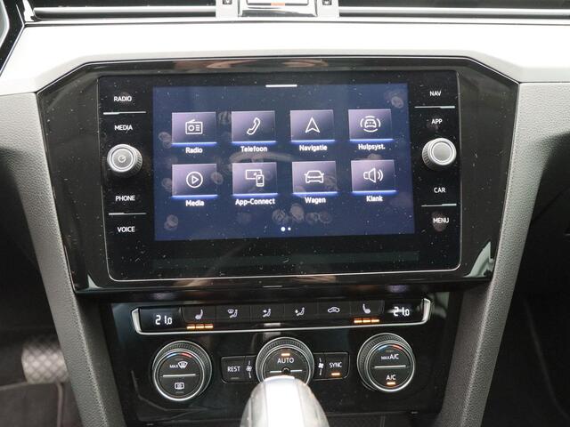 Volkswagen PASSAT Variant 1.5 TSi 150 Pk Automaat Comfort Business | Adaptive Cruise | Stoelverwarming | CarPlay | Achteruitrijcamera | Trekhaak | 16 Inch | 101.536 Km!!