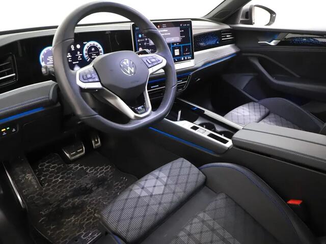 Volkswagen PASSAT Variant 1.5 eTSI R-Line Edition 150pk | Pano | IQ.Light | ACC | Ergo active + massage