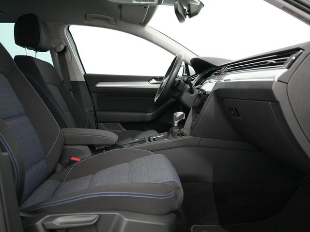 Volkswagen PASSAT 1.4 TSI PHEV GTE Business | Matrix IQ | Zwenkhaak | Carplay | 18inch |