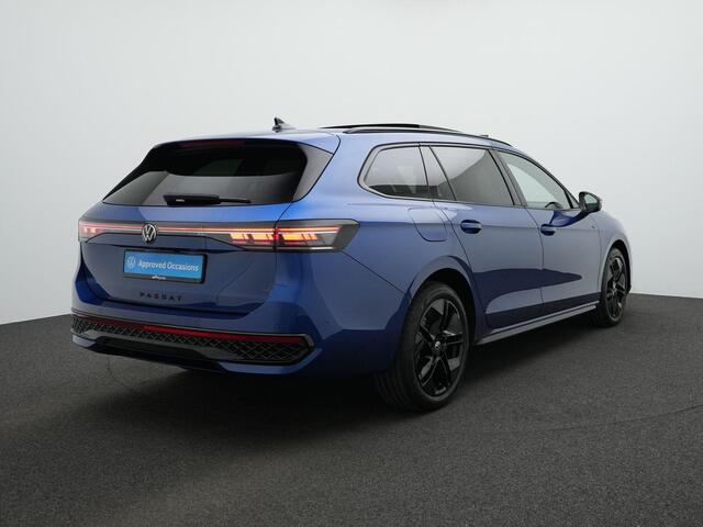 Volkswagen PASSAT Variant 1.5 eHybrid 272 pk DSG R-Line Edition | Panoramadak | Trekhaak | Adaptief onderstel | Head-up display | IQ Light | Achteruitrijcamera