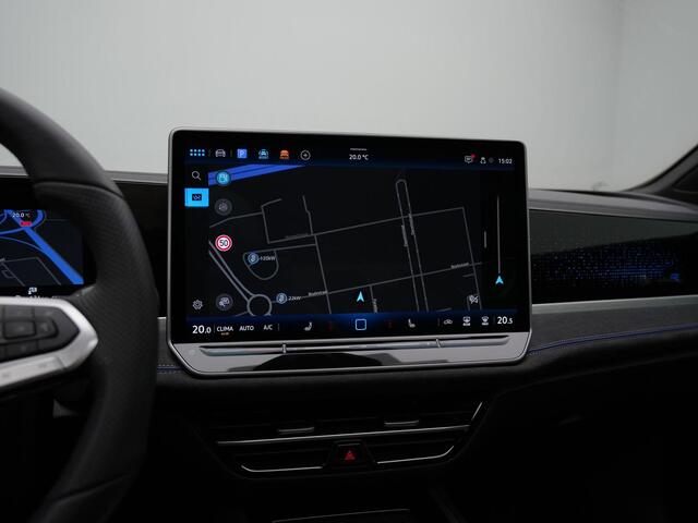 Volkswagen PASSAT Variant 1.5 eHybrid 272 pk DSG R-Line Edition | Panoramadak | Trekhaak | Adaptief onderstel | Head-up display | IQ Light | Achteruitrijcamera