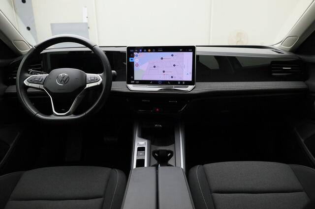 Volkswagen PASSAT Variant 1.5eTSI/150PK DSG · Navigatie · Stoel-& stuurverwarming · Apple/Android · Garantie tot juni 2026