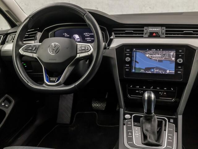 Volkswagen PASSAT Variant 1.4 TSI PHEV GTE 218Pk Automaat (VIRTUAL COCKPIT, GROOT NAVI, TREKHAAK, STOELVERWARMING, CAMERA, KEYLESS, SPORTSTOELEN, GETINT GLAS, ELEK ACHTERKLEP, NIEUWSTAAT)