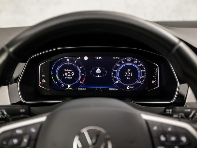 Volkswagen PASSAT Variant 1.4 TSI PHEV GTE 218Pk Automaat (VIRTUAL COCKPIT, GROOT NAVI, TREKHAAK, STOELVERWARMING, CAMERA, KEYLESS, SPORTSTOELEN, GETINT GLAS, ELEK ACHTERKLEP, NIEUWSTAAT)
