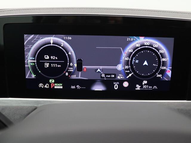 Volkswagen PASSAT Variant 1.5 eHybrid R-Line Edition 272PK DSG Matrix led, trekhaak, side assist, schuif-kanteldak, keyless, elek. bedienbare achterklep, stoelverwarming voor & achter, stuurwielverwarming, 19" lichtmetaal, adaptive cruise